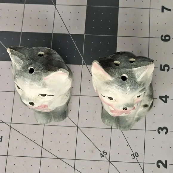 vintage cat kitten salt and pepper shaker grey kitten pink collar shakers - Picture 6 of 9